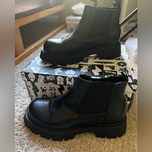 Black Chunky Chelsea Boots